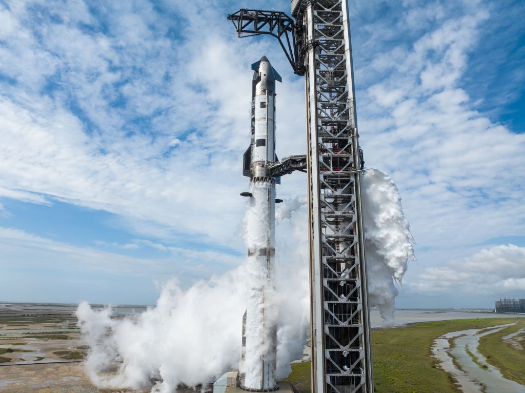 SpaceX V3星舰首飞临发射前叫停，液压销故障致周五再试