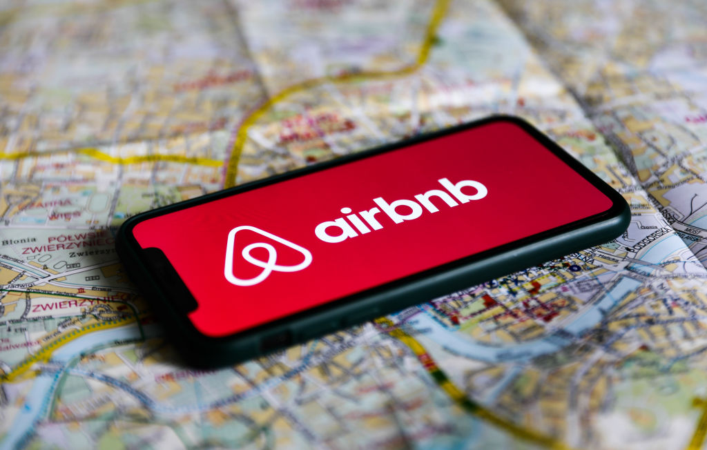 爱彼迎：AI编写六成新代码，技术赋能业务升级