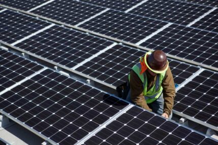 2035年太阳能成最大能源，AI数据中心支撑化石燃料需求