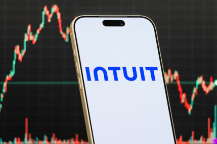 Intuit裁员3000人：AI战略驱动组织调整