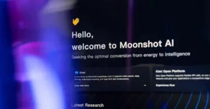 中国Moonshot AI以200亿美元估值融资20亿美元，开源AI需求激增